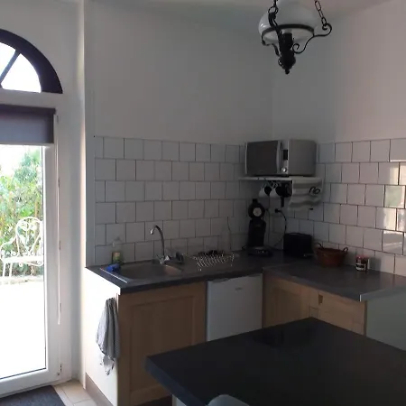 Chez Celine Et Philippe Dans Propriete De Charme Avec Piscine Appartement